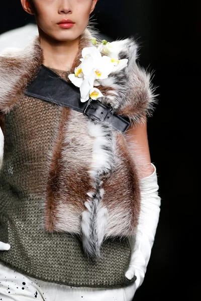 Look 99